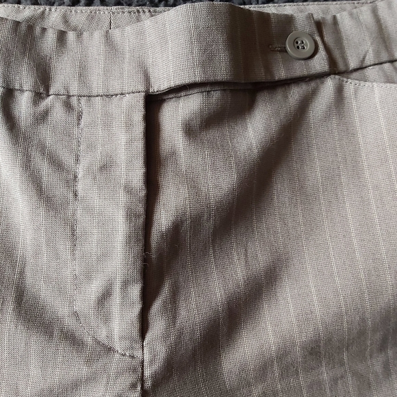 2/$20 Suzy Sierra Walking Shorts - Picture 3 of 4